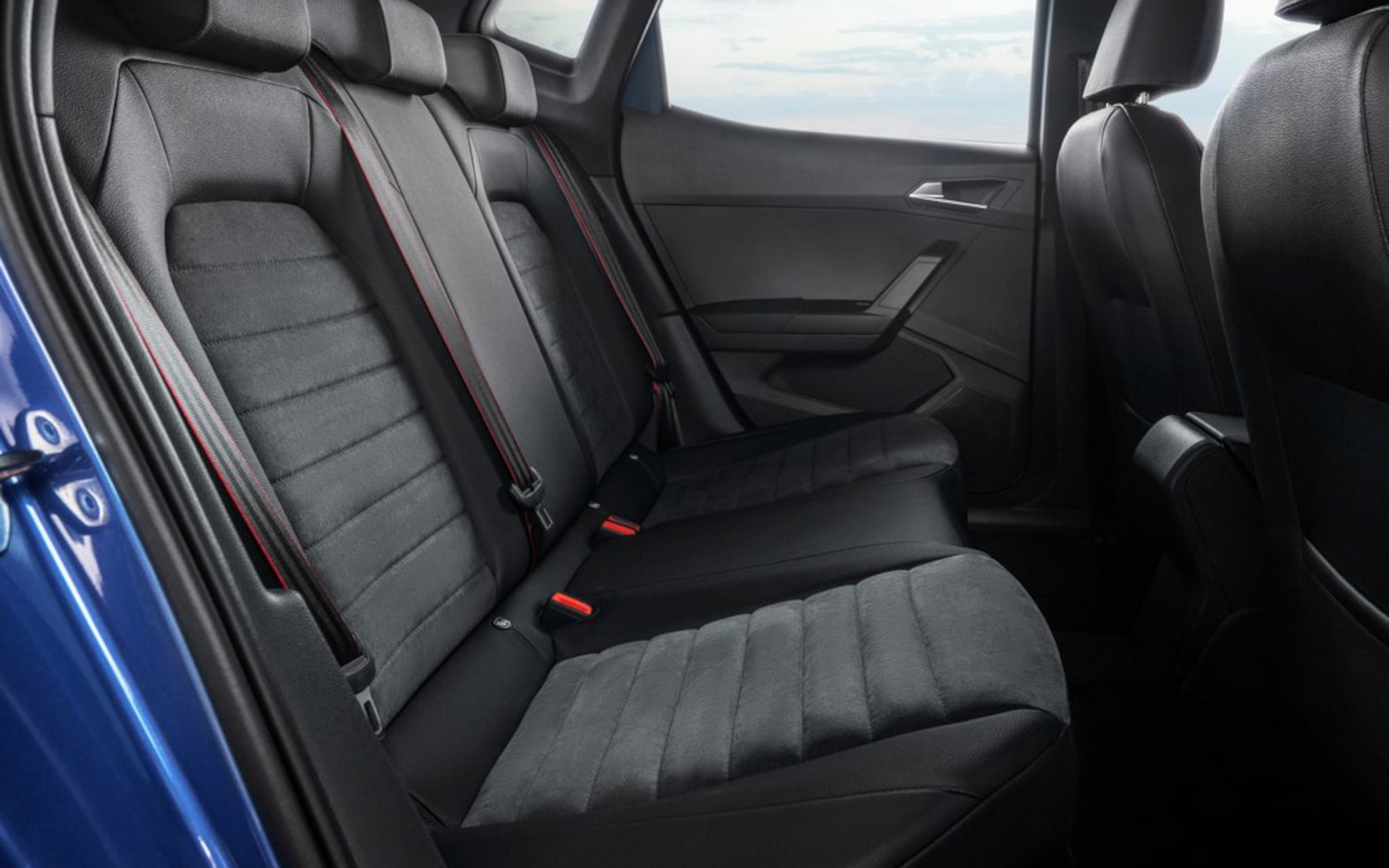 Comparison Seat Arona FR 2022 vs Chevrolet Trailblazer RS 2021